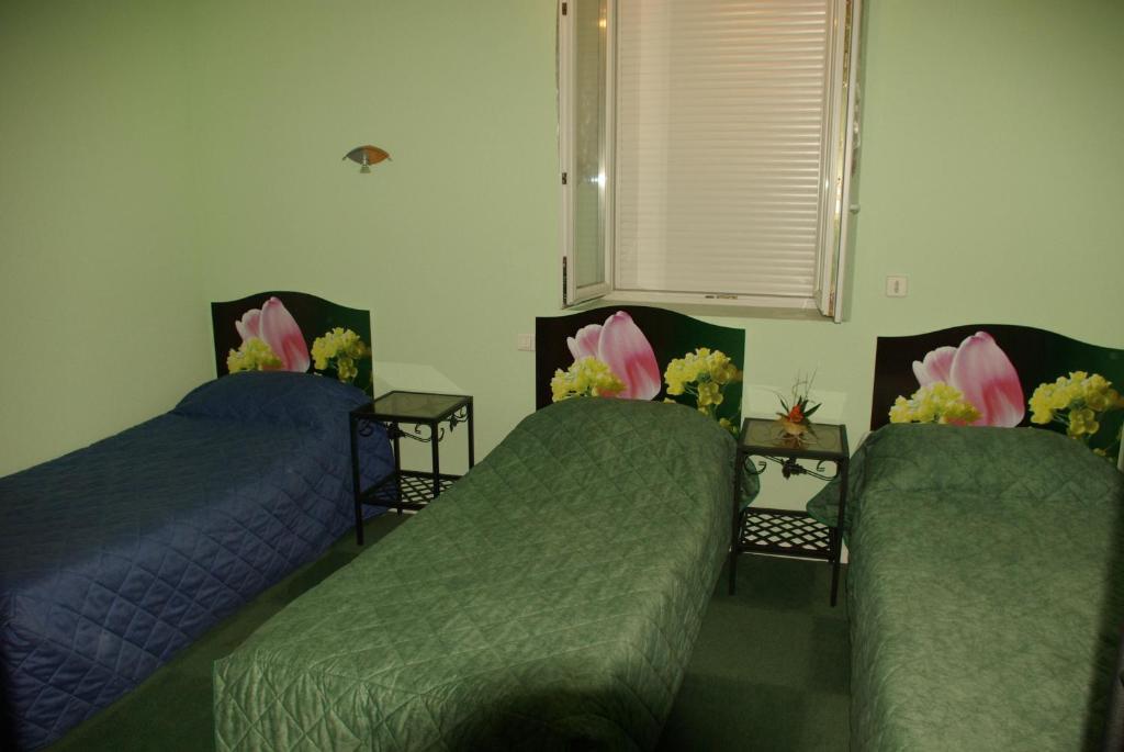 Hotel Le Gambetta Carmaux Quarto foto